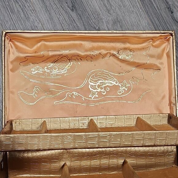 XL Vintage Buxton Metallic Gold Texrured Jewelry Box - Picture 12 of 12